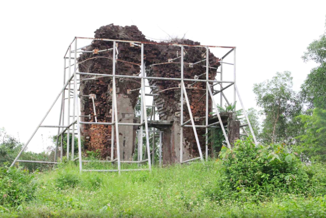 Theo thời gian, nhiều hạng mục của Di tích quốc gia đặc biệt Phật viện Đồng Dương bị xuống cấp nghiêm trọng. (Ảnh: S.T)