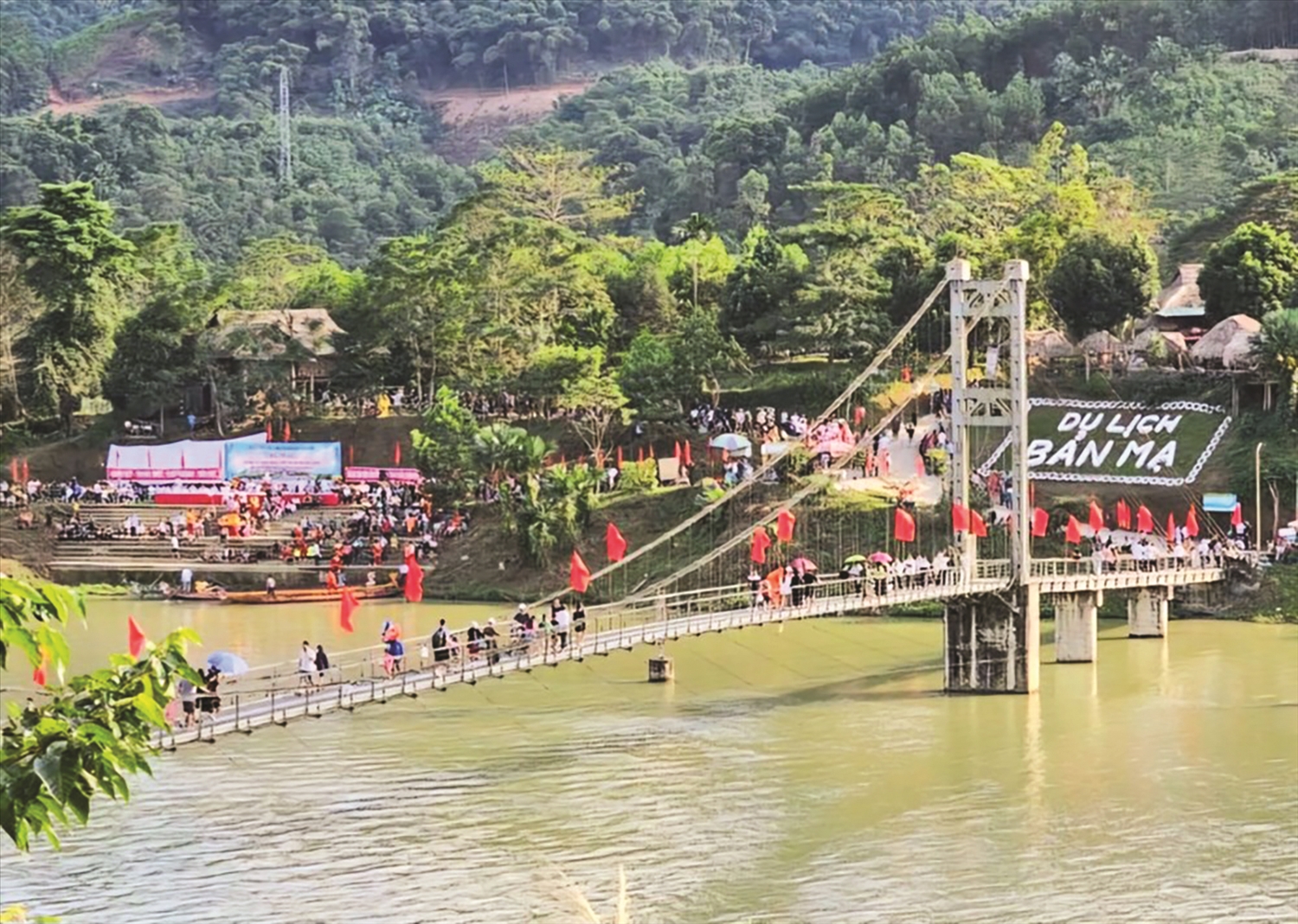 Cơ sở hạ tầng vùng đồng bào DTTS được đầu tư xây dựng, nâng cấp, góp phần quan trọng giúp bà con nông dân đi lại thuận tiện, phát triển sản xuất, nâng cao đời sống