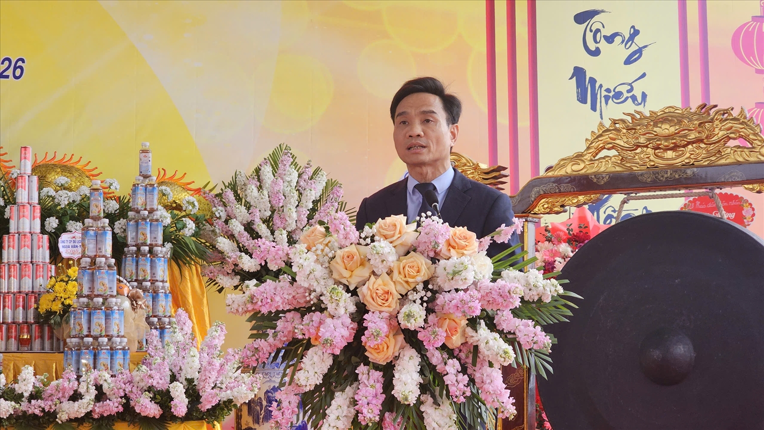 Ông Phạm Đình Huỳnh, Phó Trưởng Ban Quản lý Di sản thế giới Vịnh Hạ Long - Yên Tử phát biểu khai mạc lễ hội