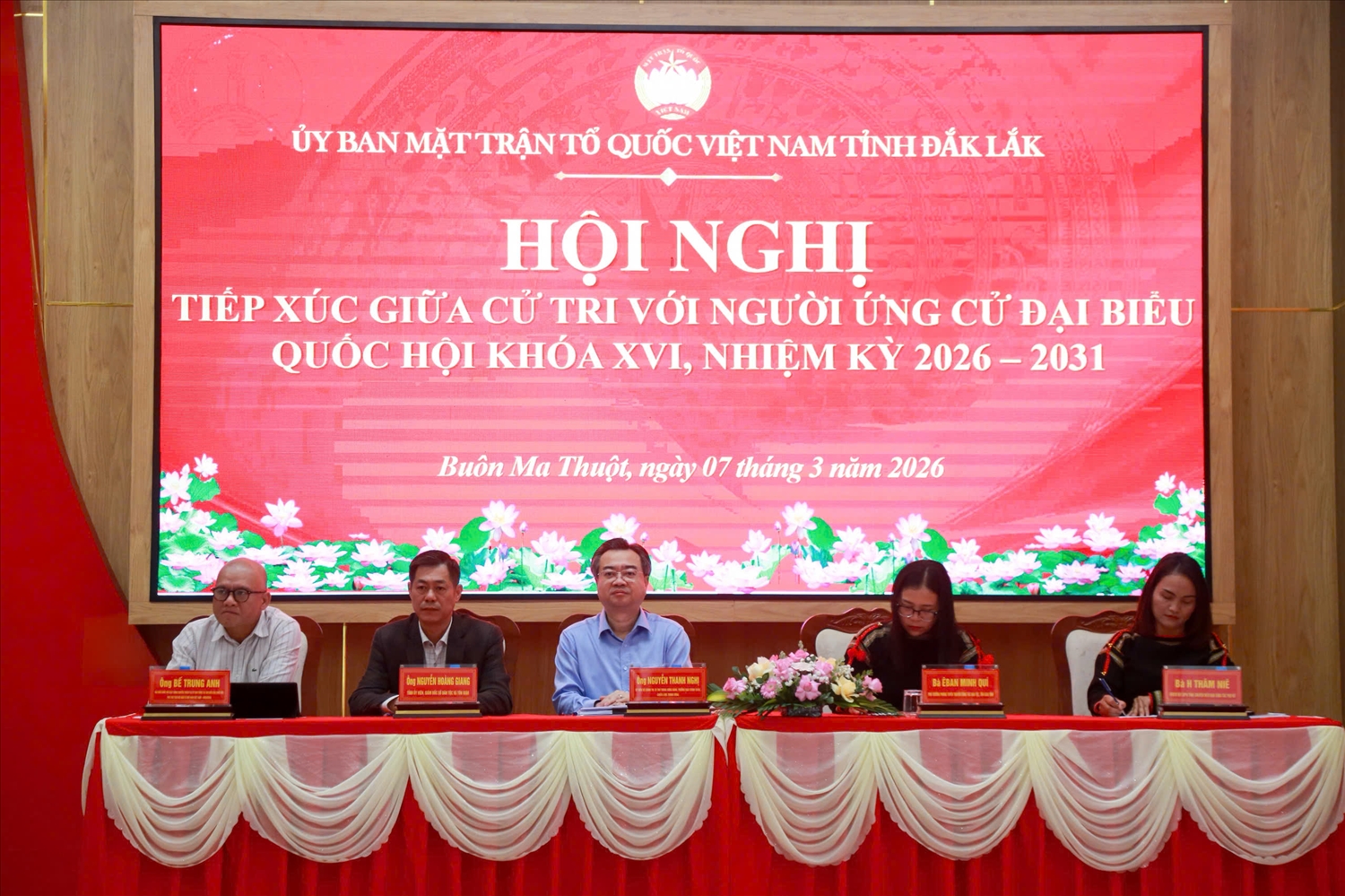 Các ứng cử ứng cử viên đơn vị bầu cử số 5, tỉnh Đắk Lắk tại Hội nghị tiếp xúc cử tri