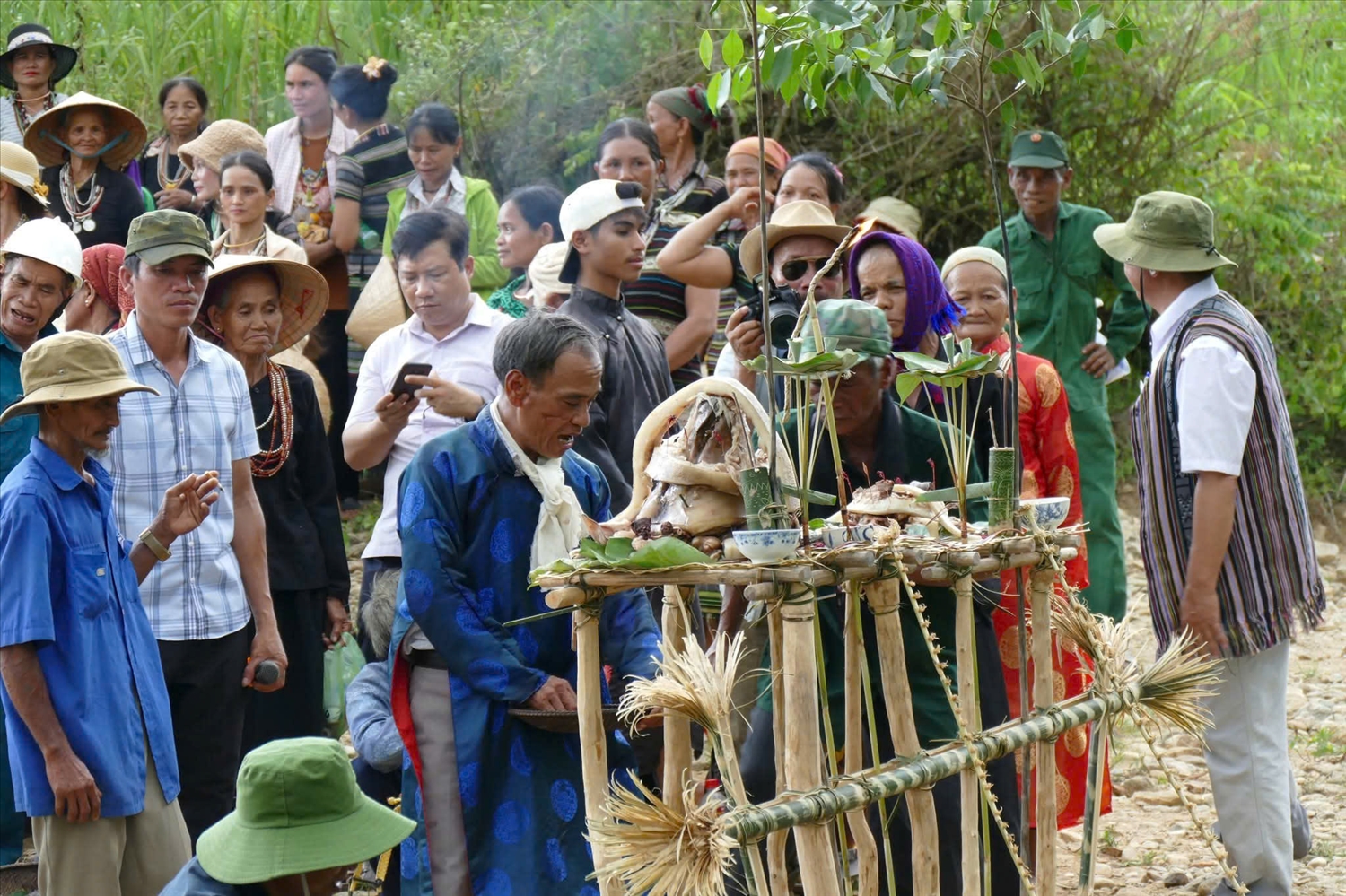 Lễ hội cầu mưa là một trong những lễ thức quan trọng gắn với đời sống sản xuất nông nghiệp của người Hrê tại xã Ba Động 