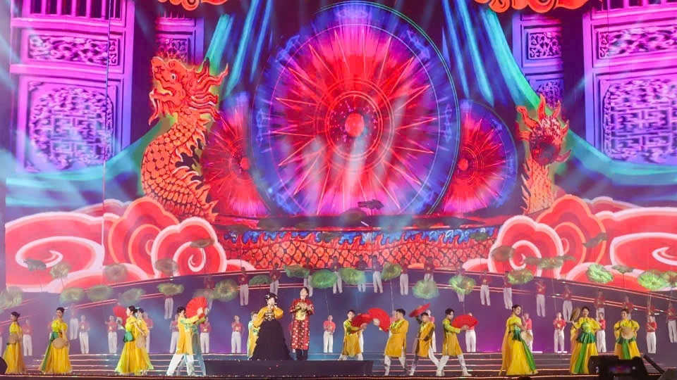 Điểm nhấn trong chuỗi hoạt động văn hóa, lễ hội, nghệ thuật đặc sắc quy mô lớn nhân Lễ hội Xuân là chương trình nghệ thuật đặc biệt có quy mô 10.000 người dự kiến diễn ra tối 7/3 (19 tháng Giêng). Ảnh: ITN