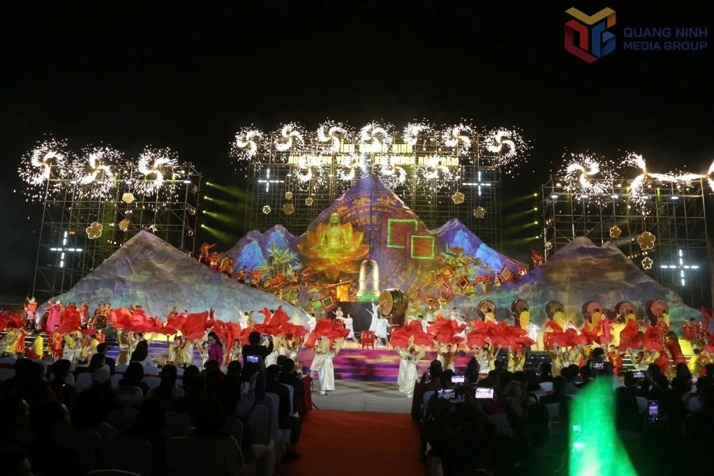 Chương trình nghệ thuật “Non thiêng Yên Tử - Khí phách ngàn năm"" .(Ảnh: Quảng Ninh Media Group)