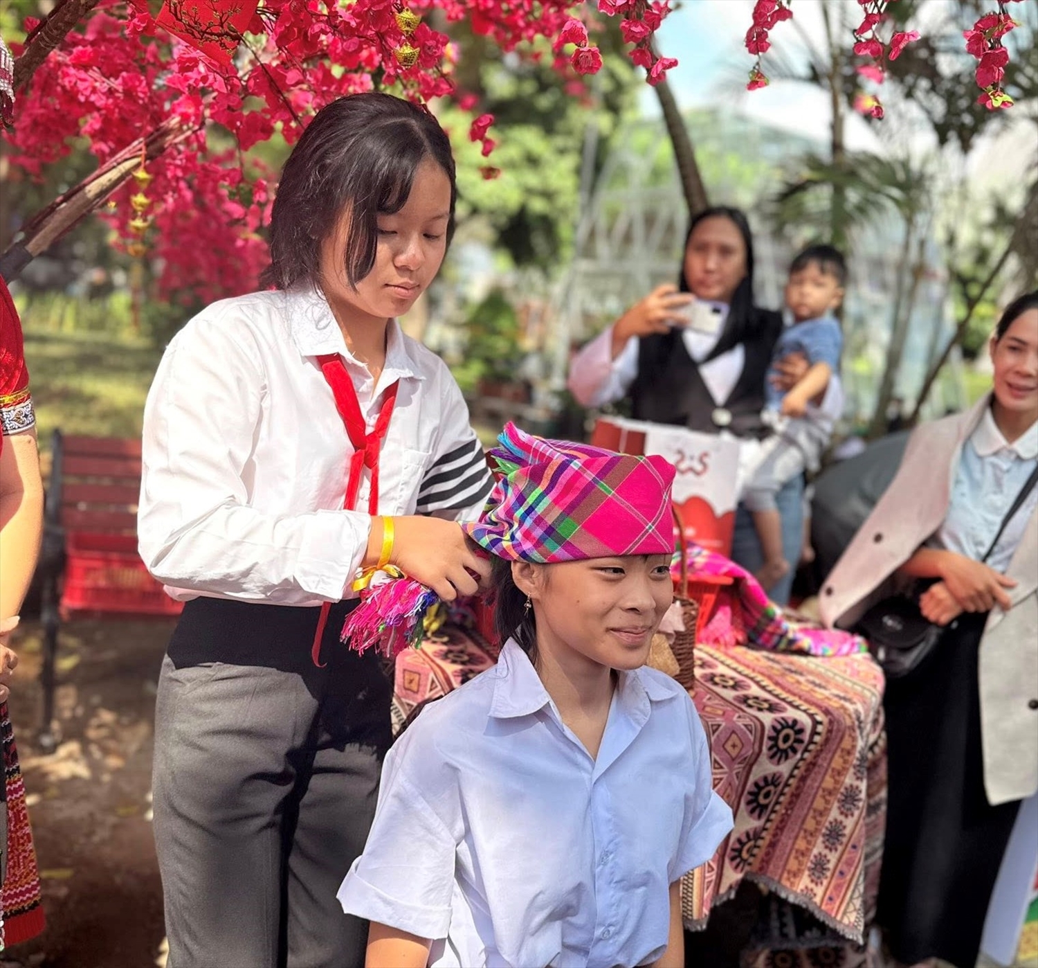 Em kg tin: Phiên chợ trên cao nguyên – Không gian văn hóa, nghệ thuật giữa lòng Buôn Ma Thuột 4