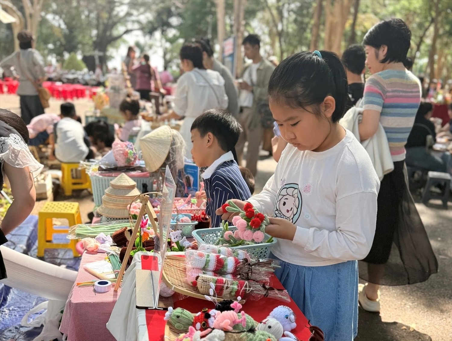 Em kg tin: Phiên chợ trên cao nguyên – Không gian văn hóa, nghệ thuật giữa lòng Buôn Ma Thuột 9