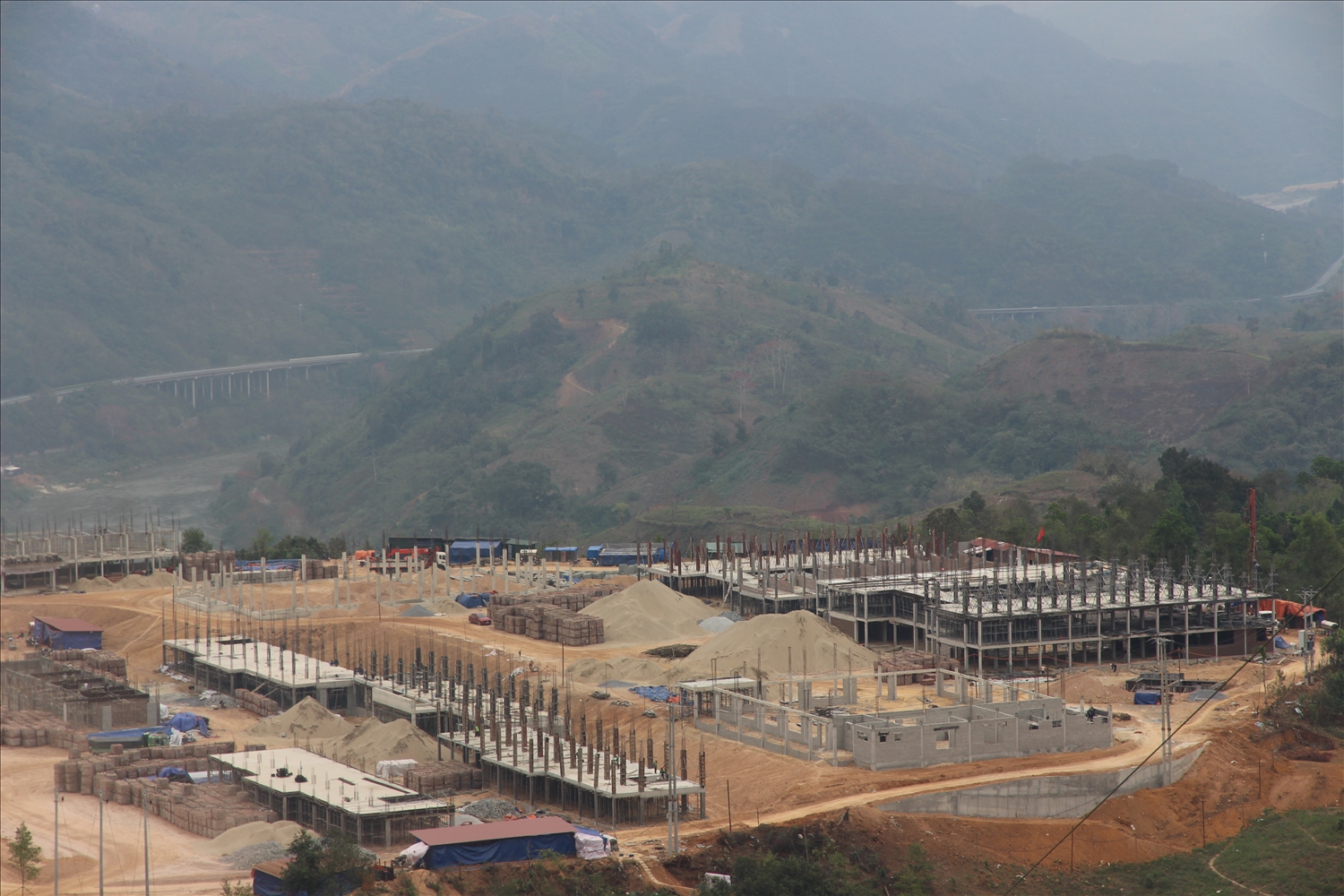 Trường Phổ thông nội trú TH và THCS A Mú Sung đã đạt gần 30% giá trị hợp đồng (Ảnh Trọng Bảo)