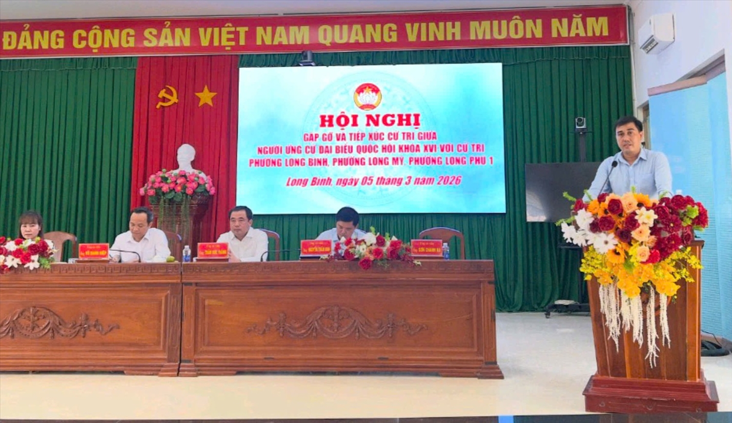 Ông Sơn Chanh Đa trình bày chương trình hành động trước cử tri