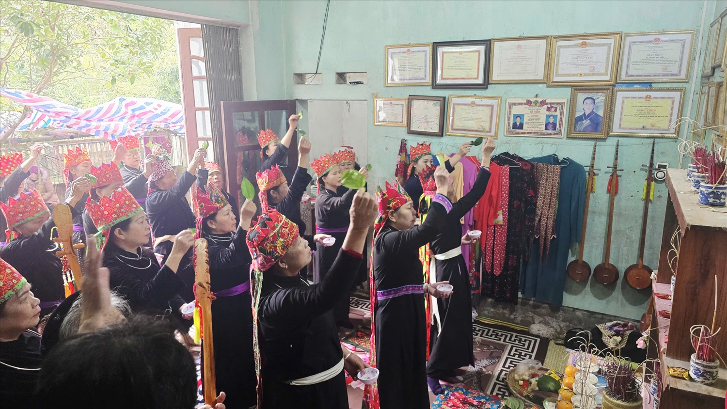 Qua nhiều thay đổi, tại Quảng Ninh vai trò làm then gần như chỉ còn do phụ nữ đảm nhiệm