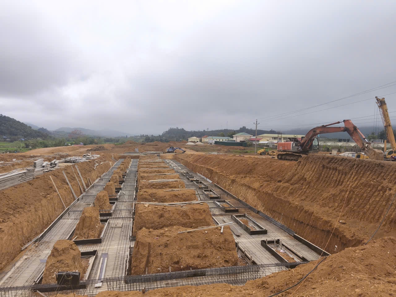 Thi công phần móng tại dự án xây dựng Trường PTNTLC TH&THCS xã Tri Lễ