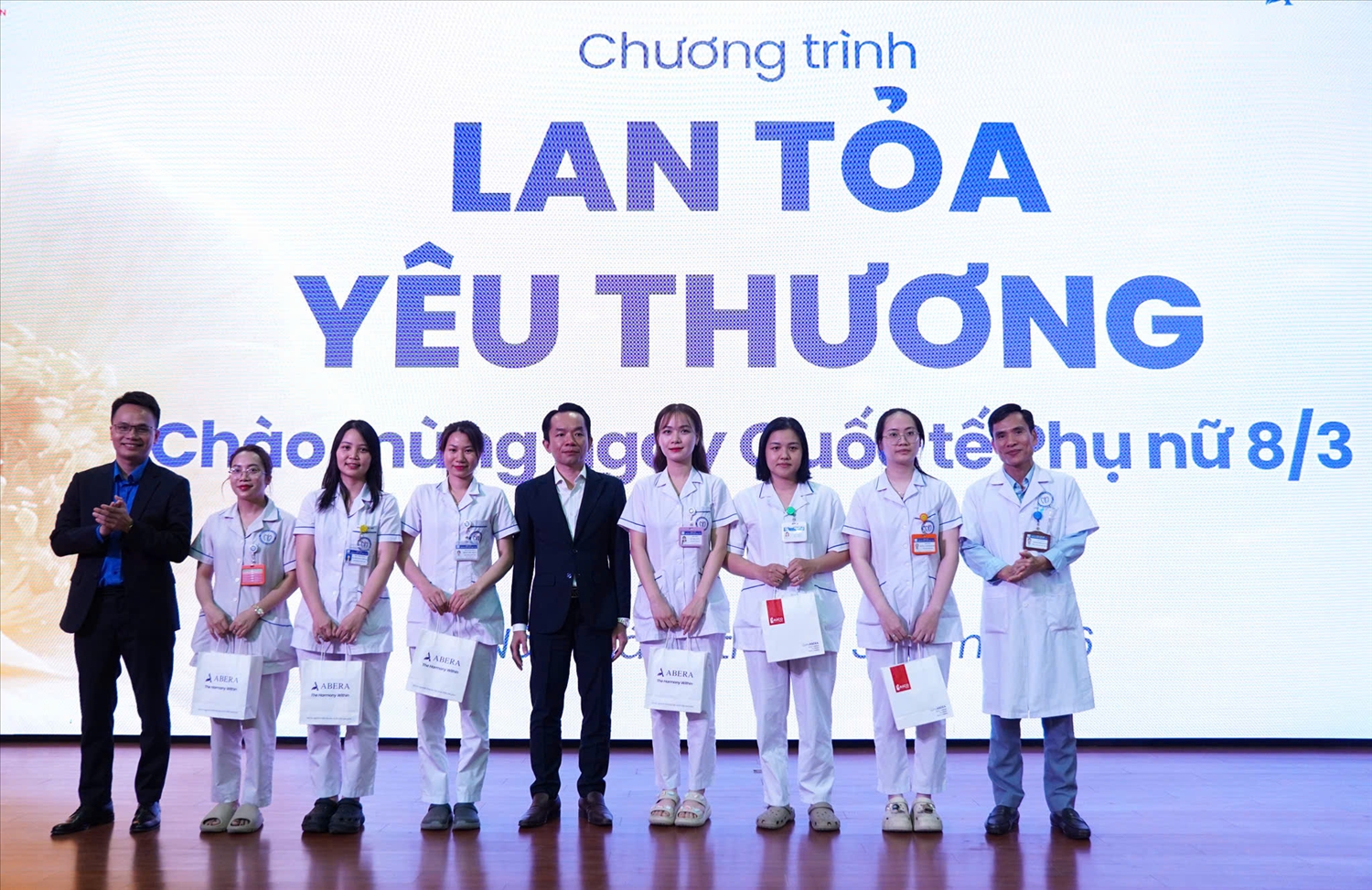 (TIN NGỌC XIN NGOẠI GIAO) Lan tỏa yêu thương nhân ngày Quốc tế Phụ nữ 8