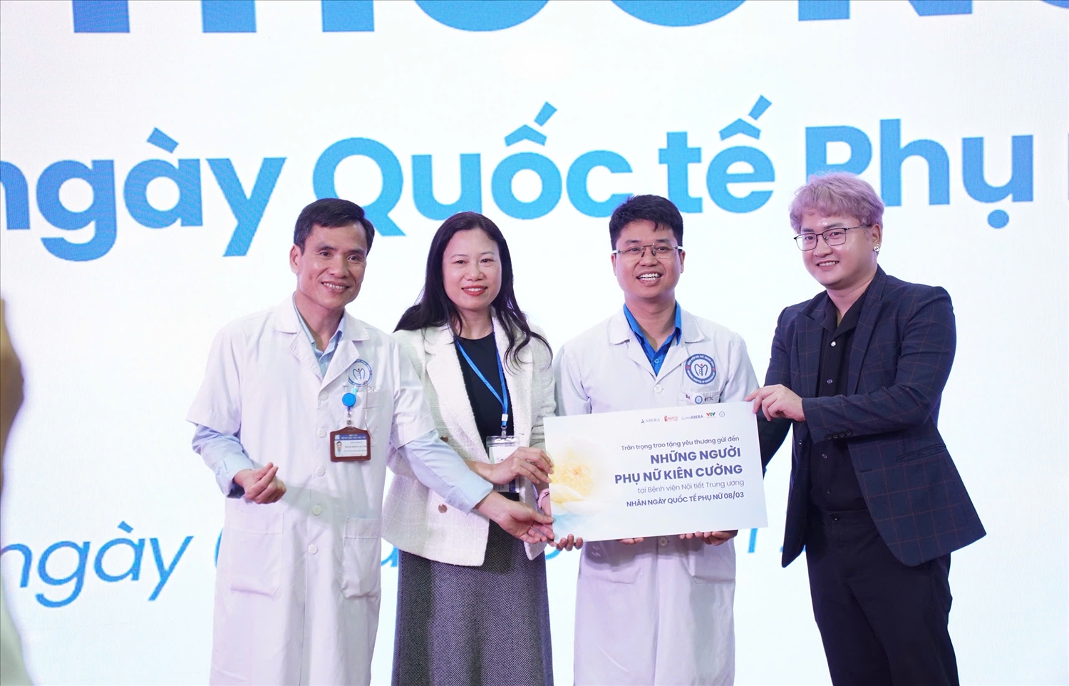 (TIN NGỌC XIN NGOẠI GIAO) Lan tỏa yêu thương nhân ngày Quốc tế Phụ nữ 7