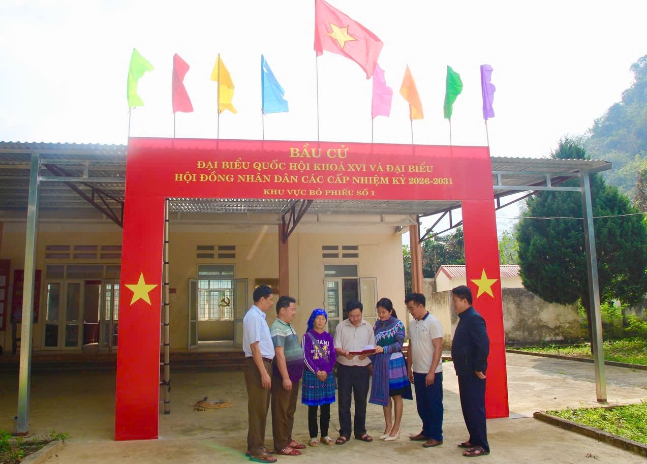 Các điểm bỏ phiếu được trang trí trang trọng (Ảnh: Trọng Bảo)