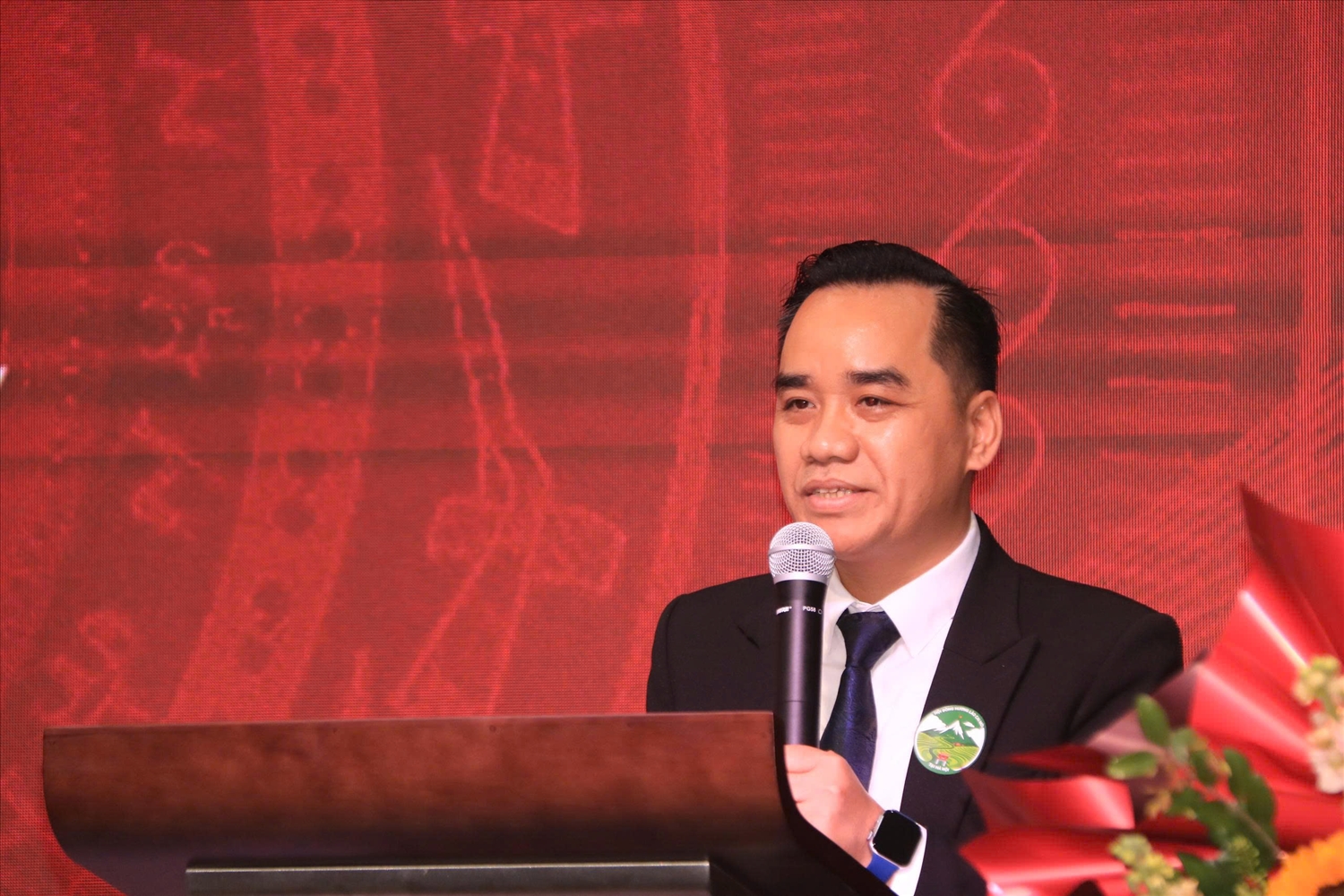 Nhà báo Nông Đức Giỏi - Chủ tịch Hội đồng hương Lào Cai tại Hà Nội phát biểu tại buổi lễ