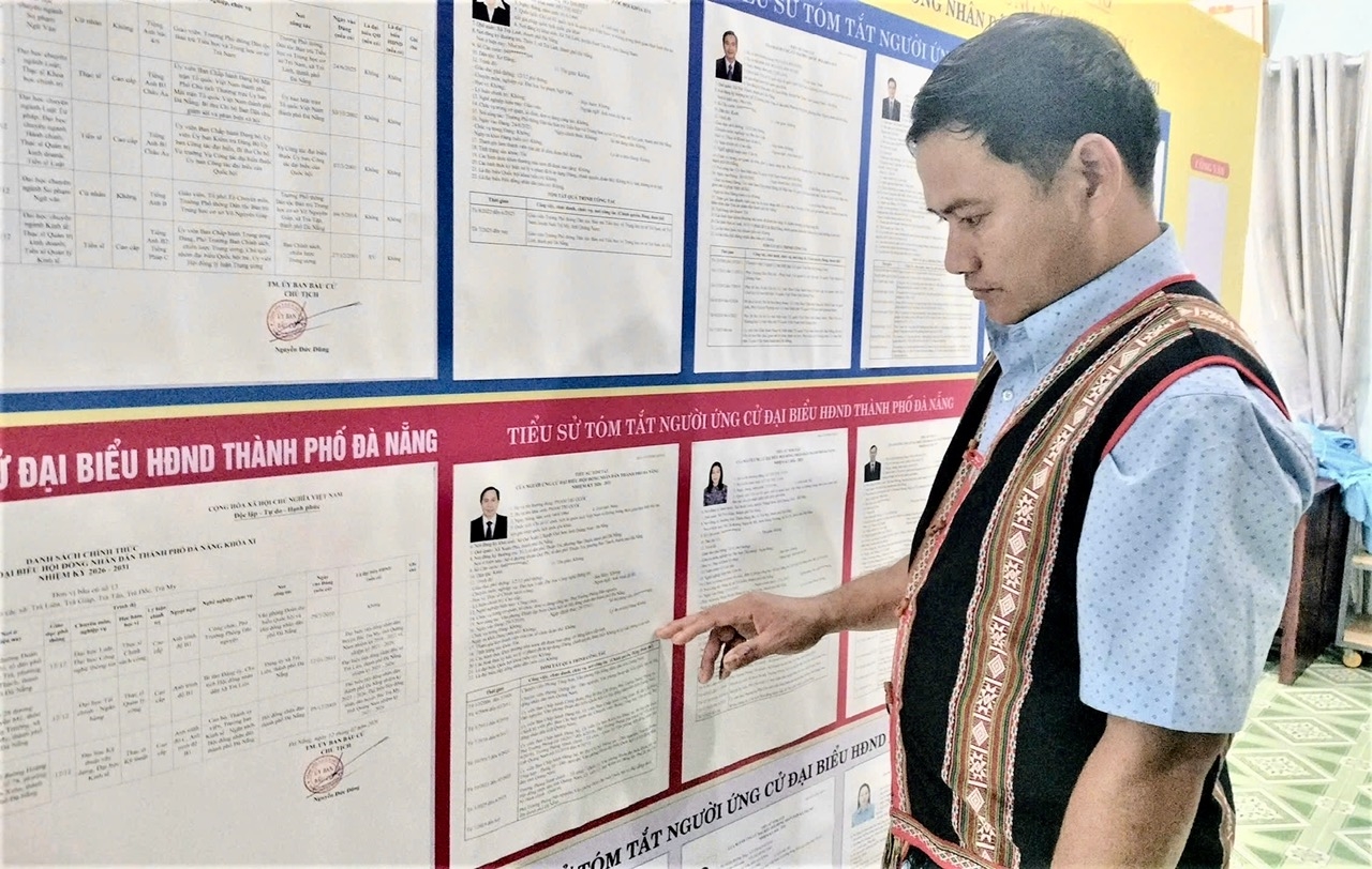 Ông Nguyễn Văn Bâng, Người có uy tín ở xã miền núi Trà My tích cực trong công tác tuyên truyền, vận động bầu cử. (Ảnh ĐT)