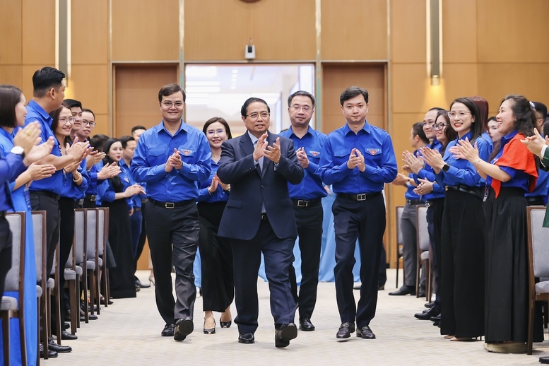 Thủ tướng Phạm Minh Chính gặp mặt các gương mặt trẻ tiêu biểu, triển vọng và cán bộ đoàn tiêu biểu - Ảnh: VGP/Nhật Bắc