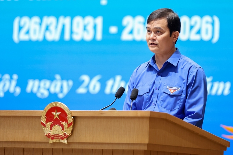 Đồng chí Bùi Quang Huy, Bí thư thứ nhất Trung ương Đoàn báo cáo tại cuộc gặp mặt - Ảnh: VGP/Nhật Bắc