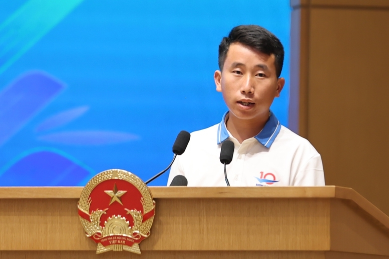 Anh Mùa A Thi (dân tộc Mông), Trưởng bản Háng Pu Xi, xã Xa Dung, tỉnh Điện Biên, đại diện cho gương mặt thanh niên tiêu biểu phát biểu - Ảnh: VGP/Nhật Bắc