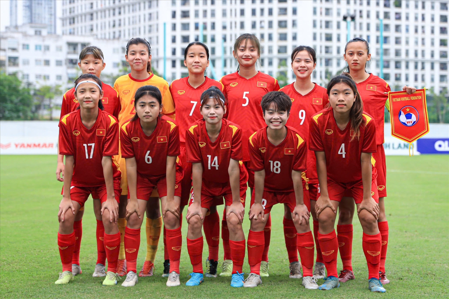 Trang cùng đội tuyển nữ U19 Việt Nam