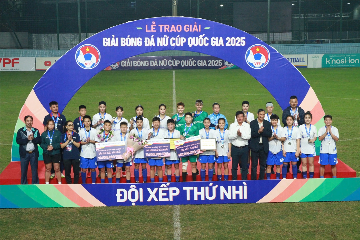 Khoảnh khắc tỏa sáng trên bục vinh quang