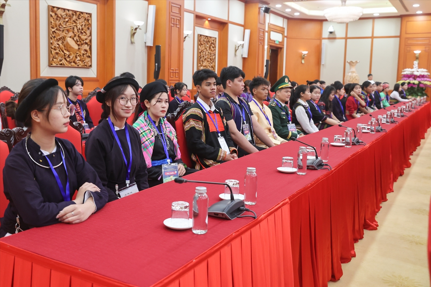 Các em học sinh, sinh viên, thanh niên DTTS xuất sắc, tiêu biểu năm 2025 tại buổi gặp mặt. (Ảnh minh họa, ảnh Anh Dũng)