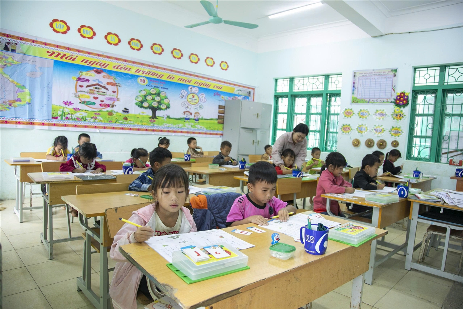 Cơ hội lớn cho học sinh miền núi, vùng đồng bào DTTS khi được miễn phí sách giáo khoa