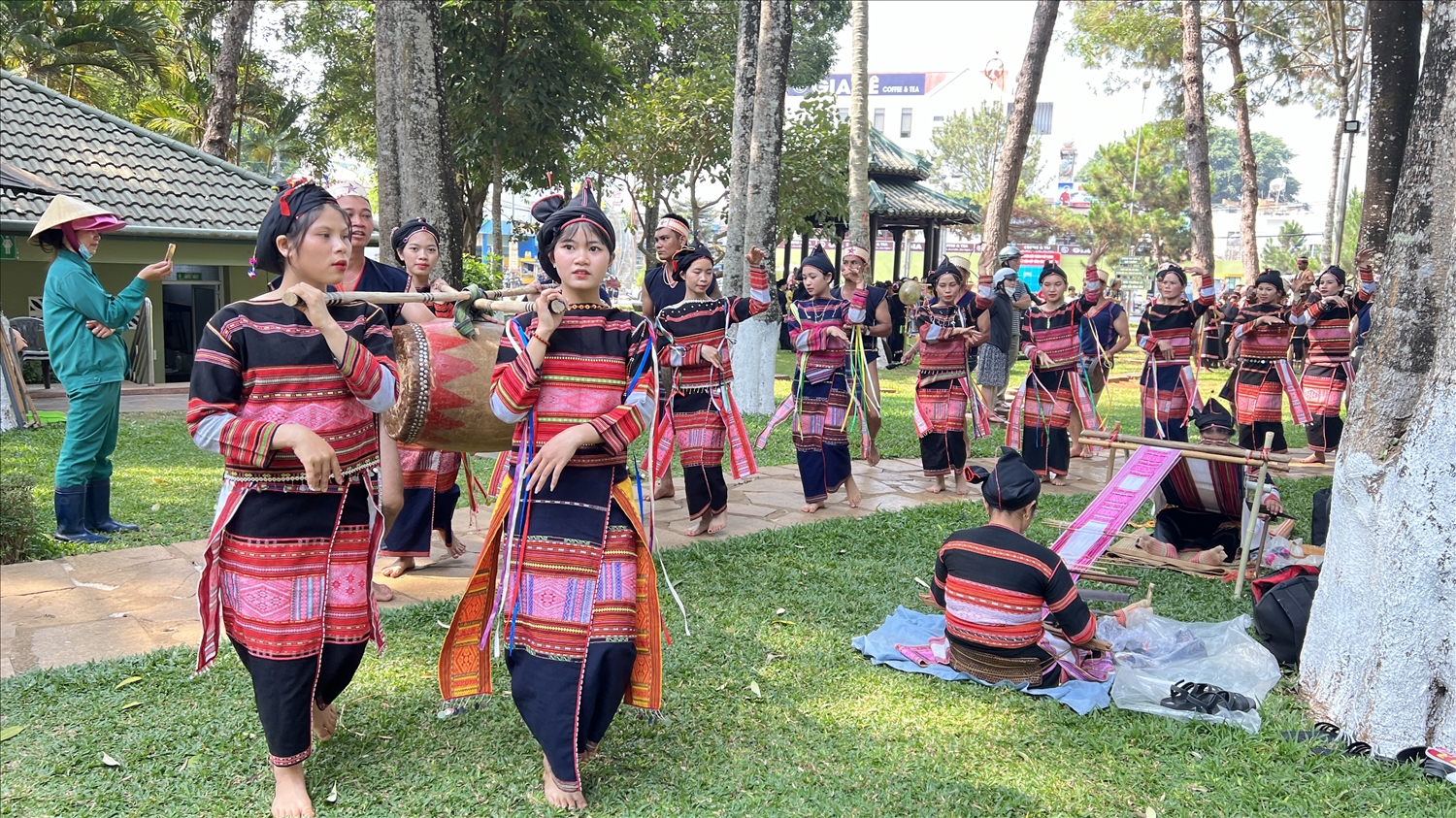 Ngày hội diễn ra với không gian trình diễn văn hóa nghệ thuật dân gian các dân tộc tỉnh Gia Lai