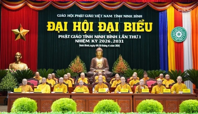 Chư tôn giáo phẩm chứng minh, chủ tọa Đoàn điều hành Đại hội.(Ảnh: Diệu Tường) 