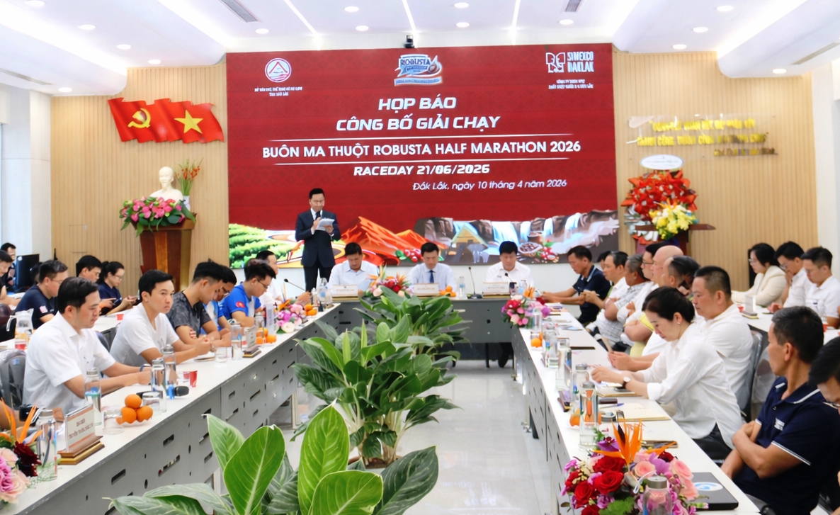 Đại biểu tham dự họp báo