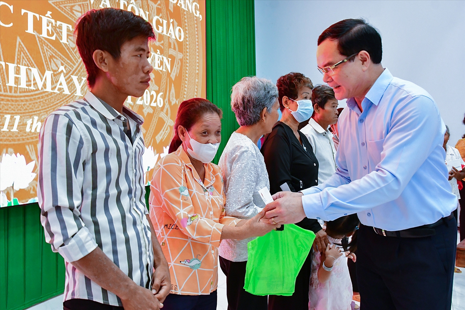 Bộ trưởng gửi lời chúc tới toàn thể đồng bào dân tộc Khmer sức khỏe, an lành, hạnh phúc, đạt nhiều thành công trong cuộc sống.