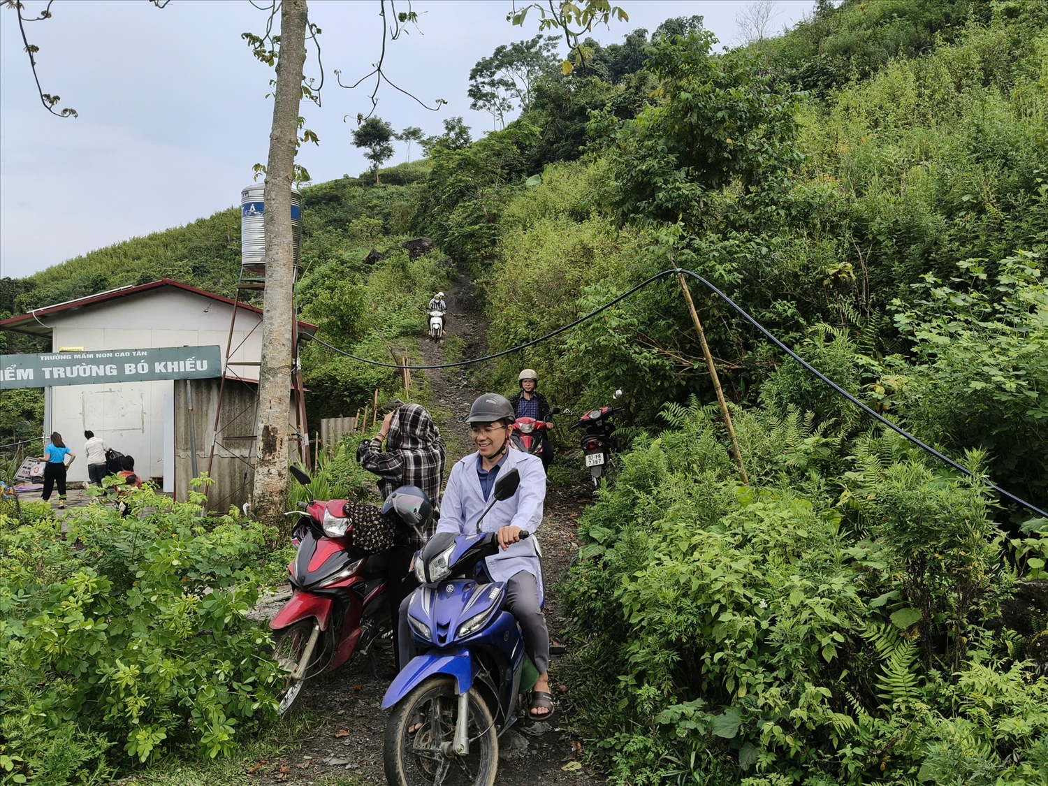 Cơ sở hạ tầng cần đi trước để mở lối giảm nghèo ở những địa bàn đặc biệt khó khăn. (Trong ảnh: Điểm trường Bó Khiếu Cao Tân ở xã Cao Minh, tỉnh Thái Nguyên)