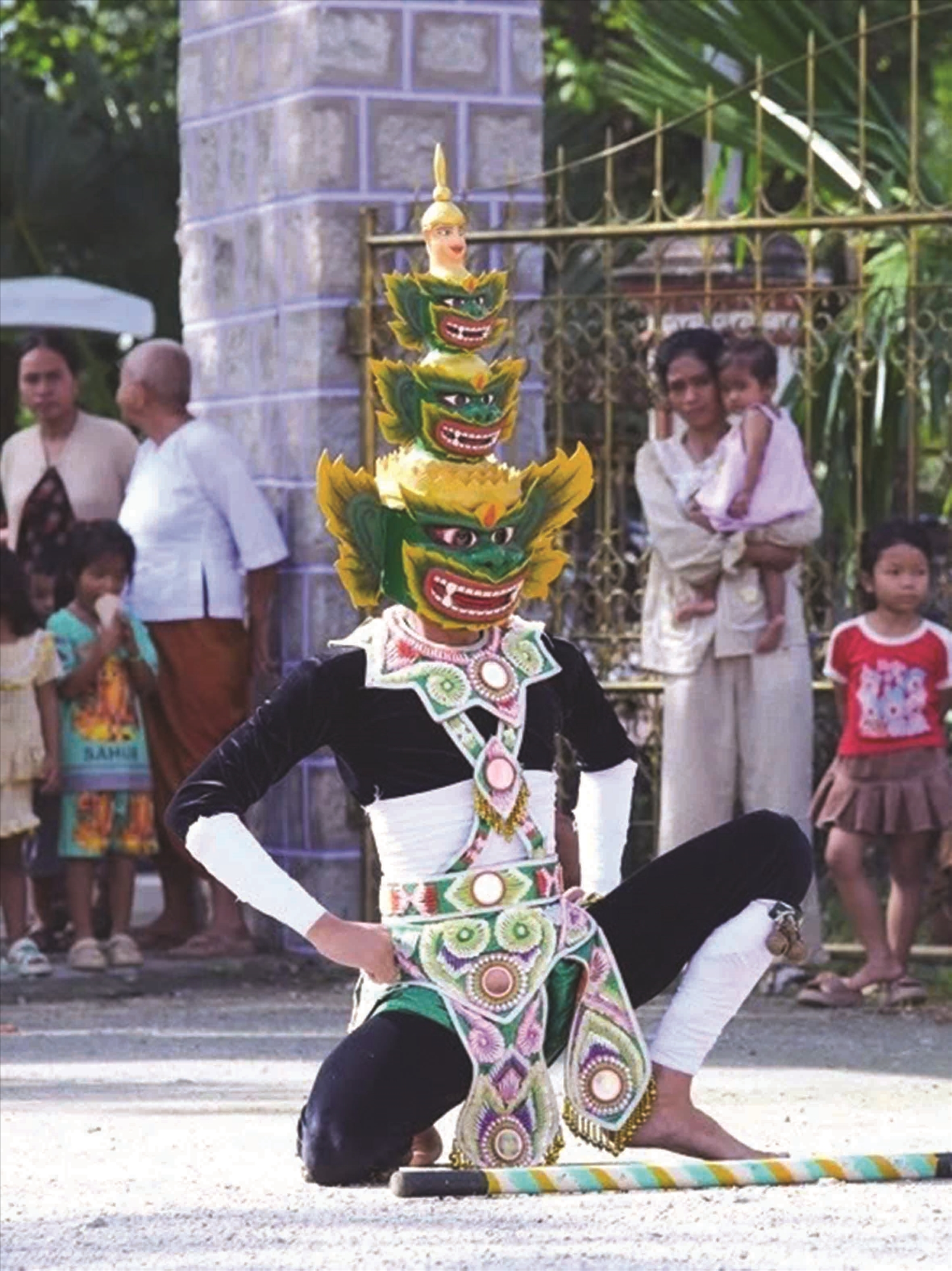 Em Chau Nê Som Nath vào vai Chằn Xanh