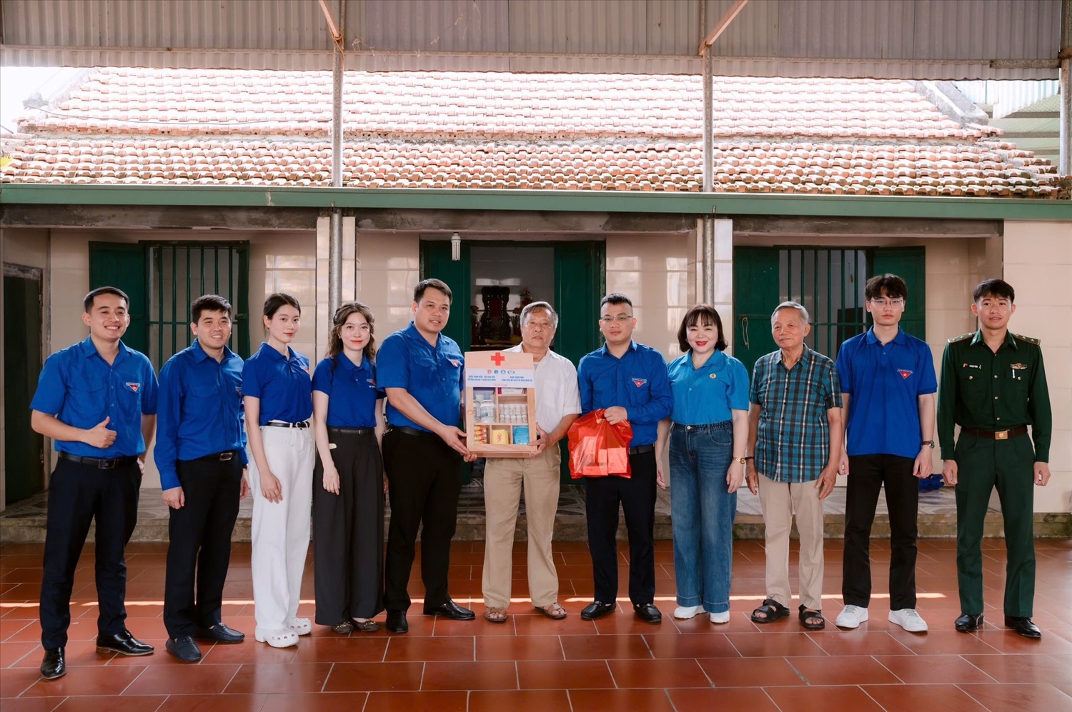 Tuổi trẻ ngành y trên quê hương Bác Hồ hướng về ngư dân ở Đặc khu Cát Hải (Ảnh: CSCC)