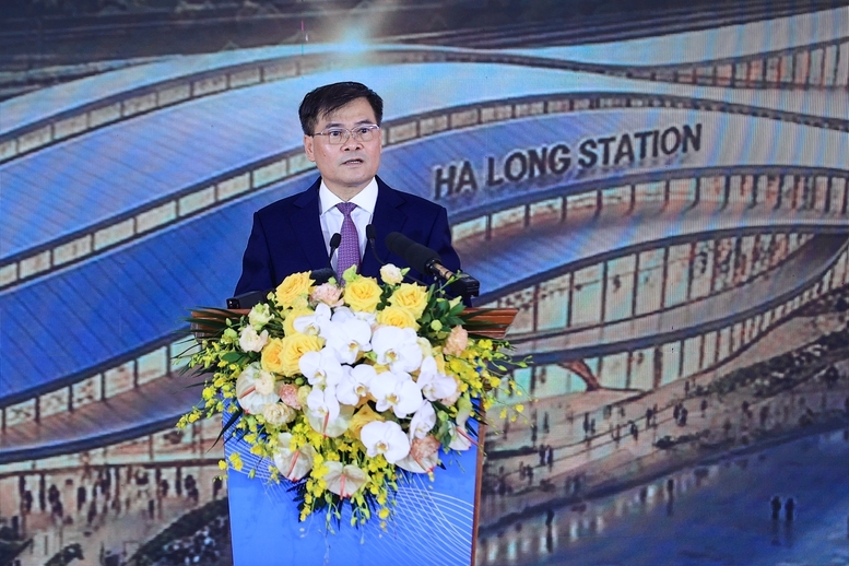 Ông Bùi Văn Khắng, Phó Bí thư Tỉnh ủy, Chủ tịch UBND tỉnh Quảng Ninh phát biểu - Ảnh: VGP/Nhật Bắc