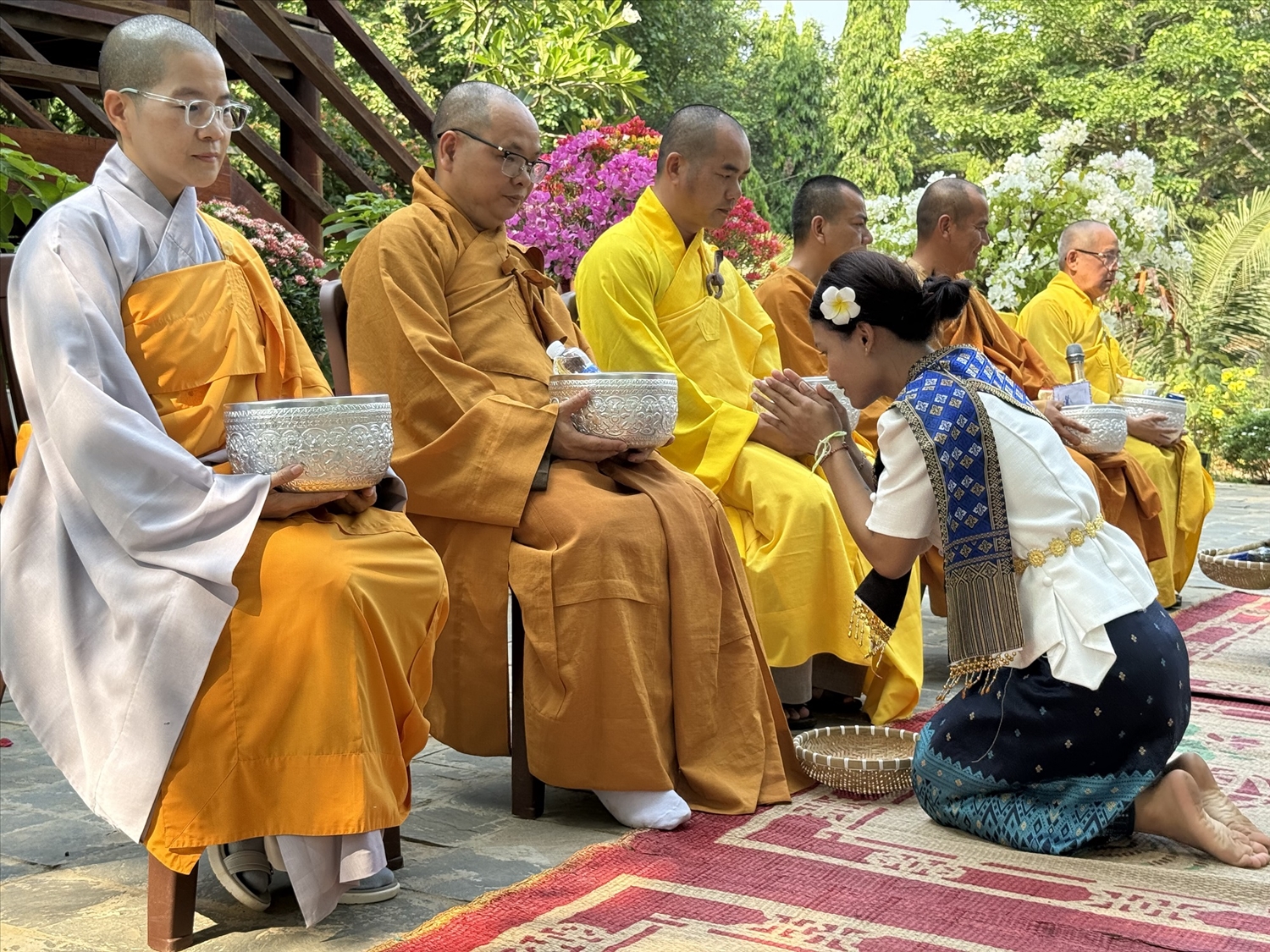 Em kg tin: Vui Tết Bunpimay cùng người Lào nơi biên giới 3