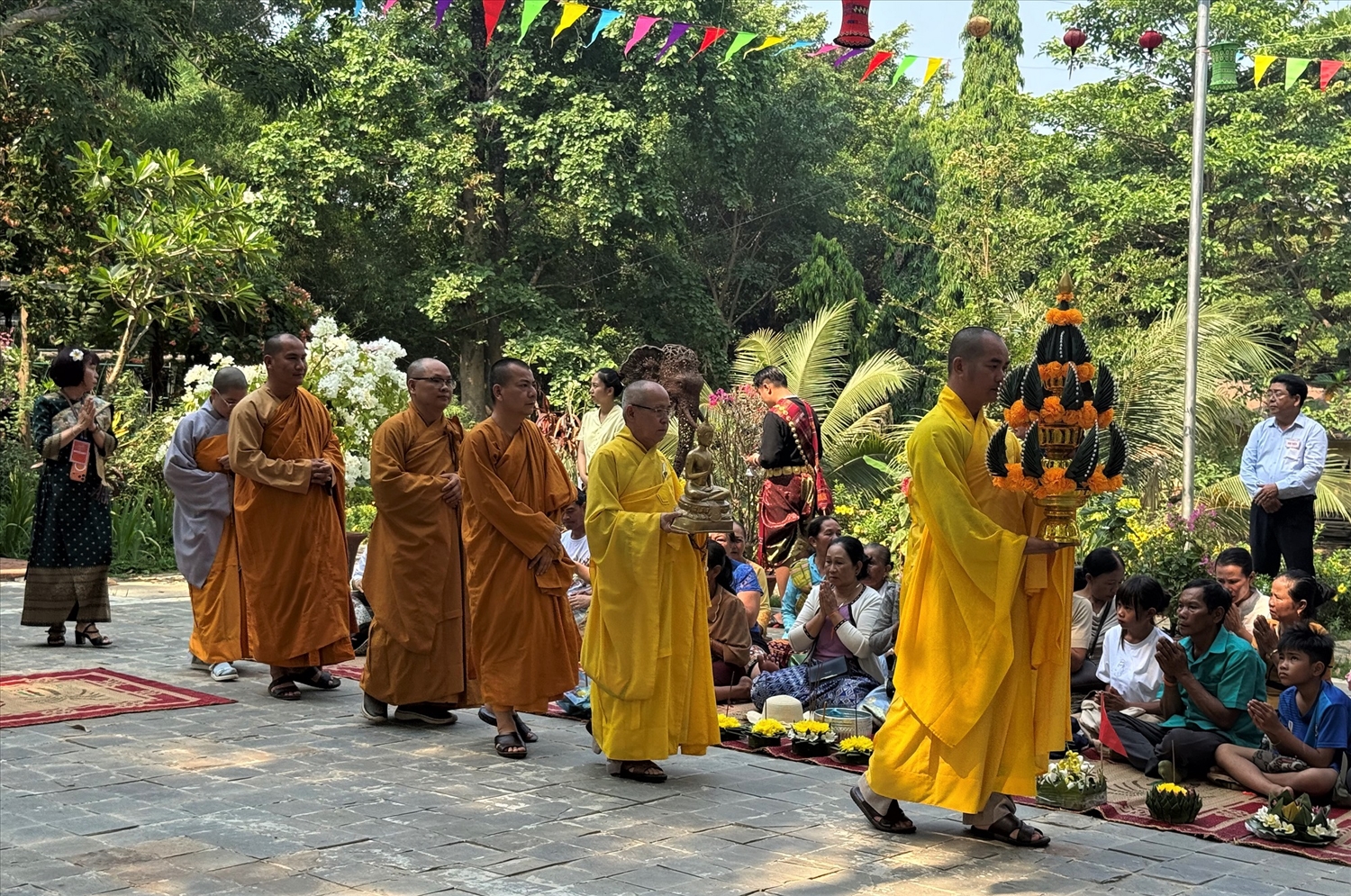 Em kg tin: Vui Tết Bunpimay cùng người Lào nơi biên giới 2