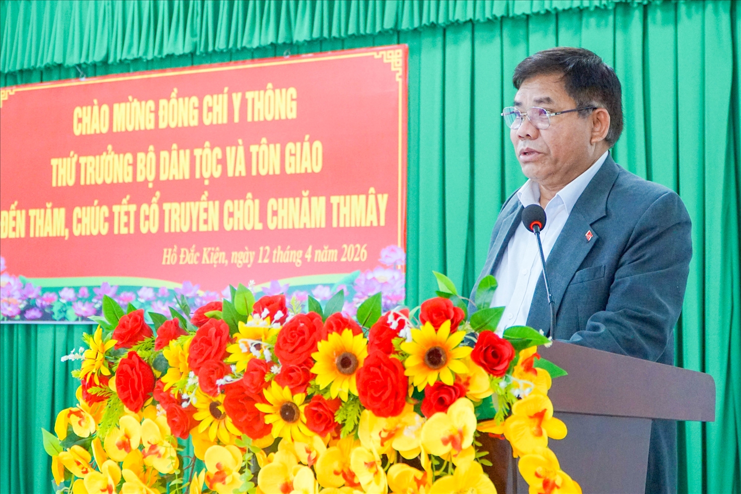 Thứ trưởng Bộ Dân tộc và Tôn giáo Y Thông phát biểu tại chuyến thăm