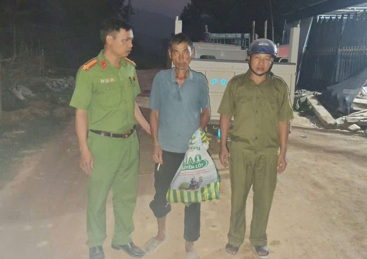 Tìm thấy người đàn ông đi lạc trong rừng nhiều ngày