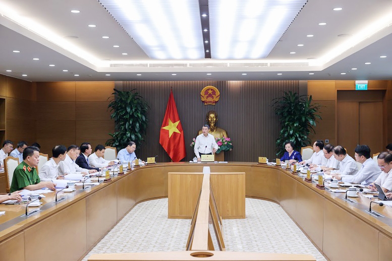 Thủ tướng Lê Minh Hưng nhấn mạnh yêu cầu bắt tay ngay vào việc, nhất là nhóm nhiệm vụ theo Kết luận số 18 với yêu cầu rất cao - Ảnh: VGP/Nhật Bắc