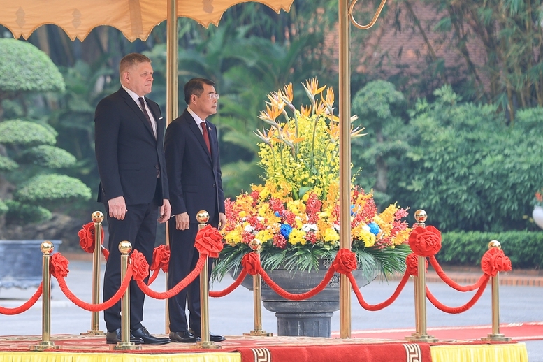 Thủ tướng Chính phủ Lê Minh Hưng chủ trì lễ đón chính thức Thủ tướng Cộng hòa Slovakia Robert Fico - Ảnh: VGP/Nhật Bắc