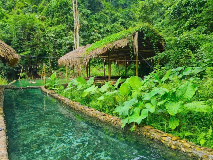 Suối khoáng nóng Tạt Nàng bản Phụ Mẫu, xã Vân Hồ, Sơn La (ảnh st)