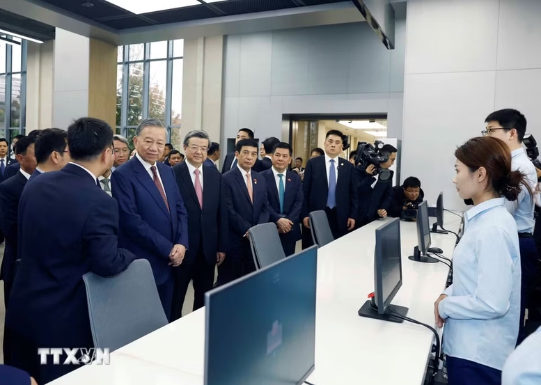 Tổng Bí thư, Chủ tịch nước Tô Lâm cùng Đoàn cấp cao Việt Nam khảo sát tại Khu khởi động của Khu mới Hùng An, tỉnh Hà Bắc (Trung Quốc) - Ảnh: TTXVN