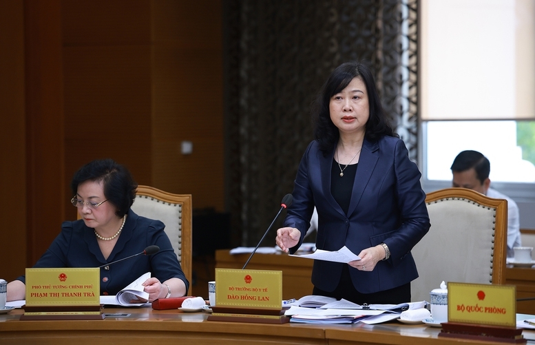 Bộ trưởng Bộ Y tế Đào Hồng Lan báo cáo tại cuộc họp - Ảnh: VGP/Nhật Bắc