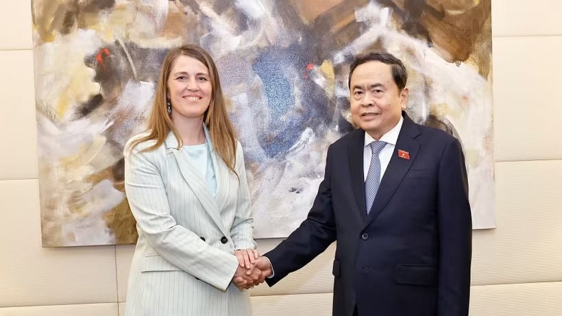 Chủ tịch Quốc hội Trần Thanh Mẫn tiếp Chủ tịch Nhóm Nghị sĩ Hữu nghị Italia-Việt Nam Chiara Gribaudo. (Ảnh: Doãn Tấn/TTXVN)