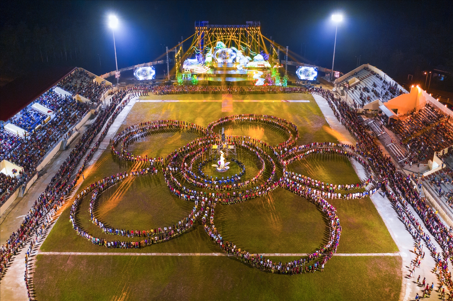 Hội thi nhằm quảng bá, tôn vinh nghệ thuật xòe Thái (Ảnh Trọng Bảo)