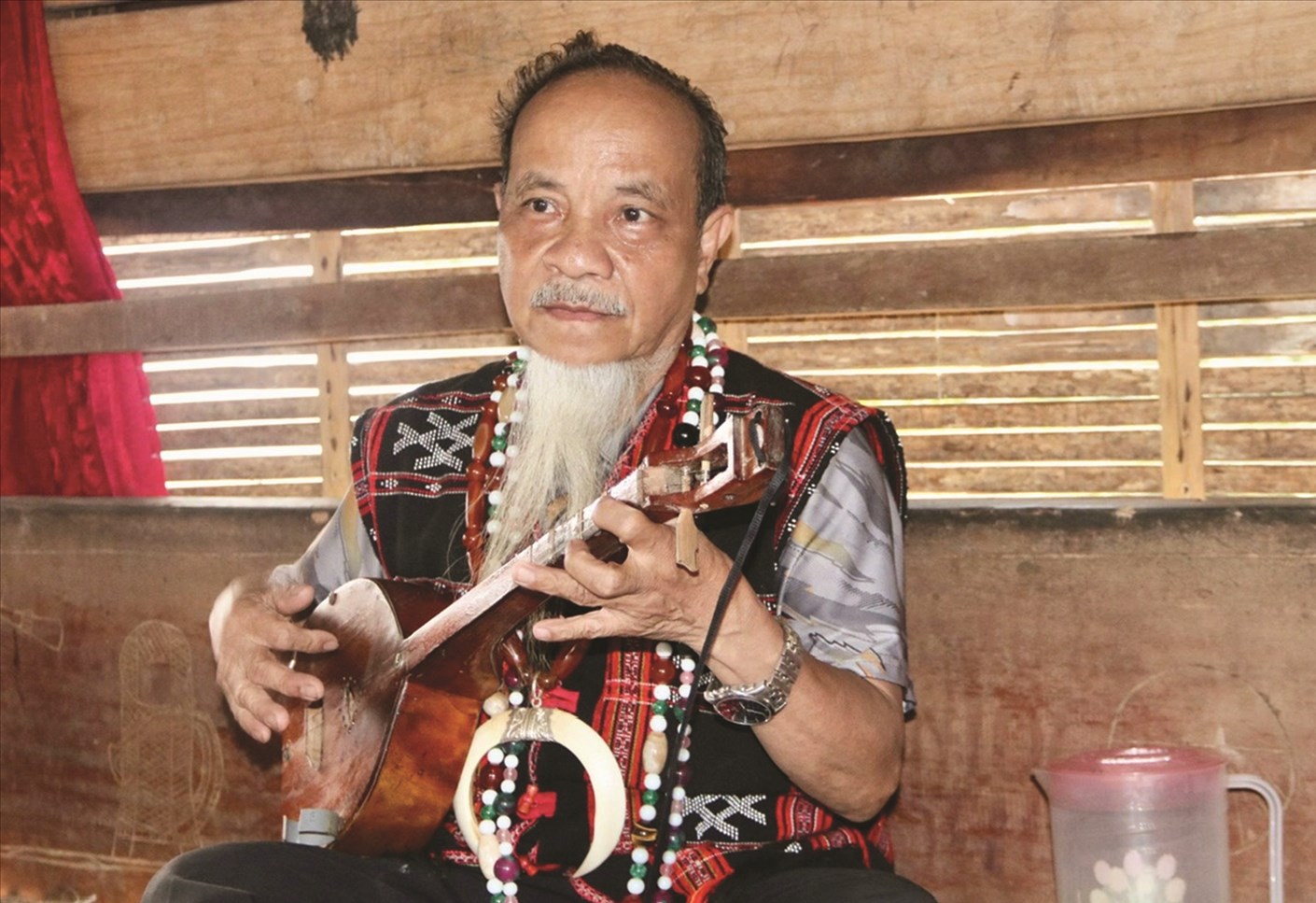 Người có uy tín Clâu Nhím được xem là cây đại thụ trong văn hóa của đồng bào Cơ Tu