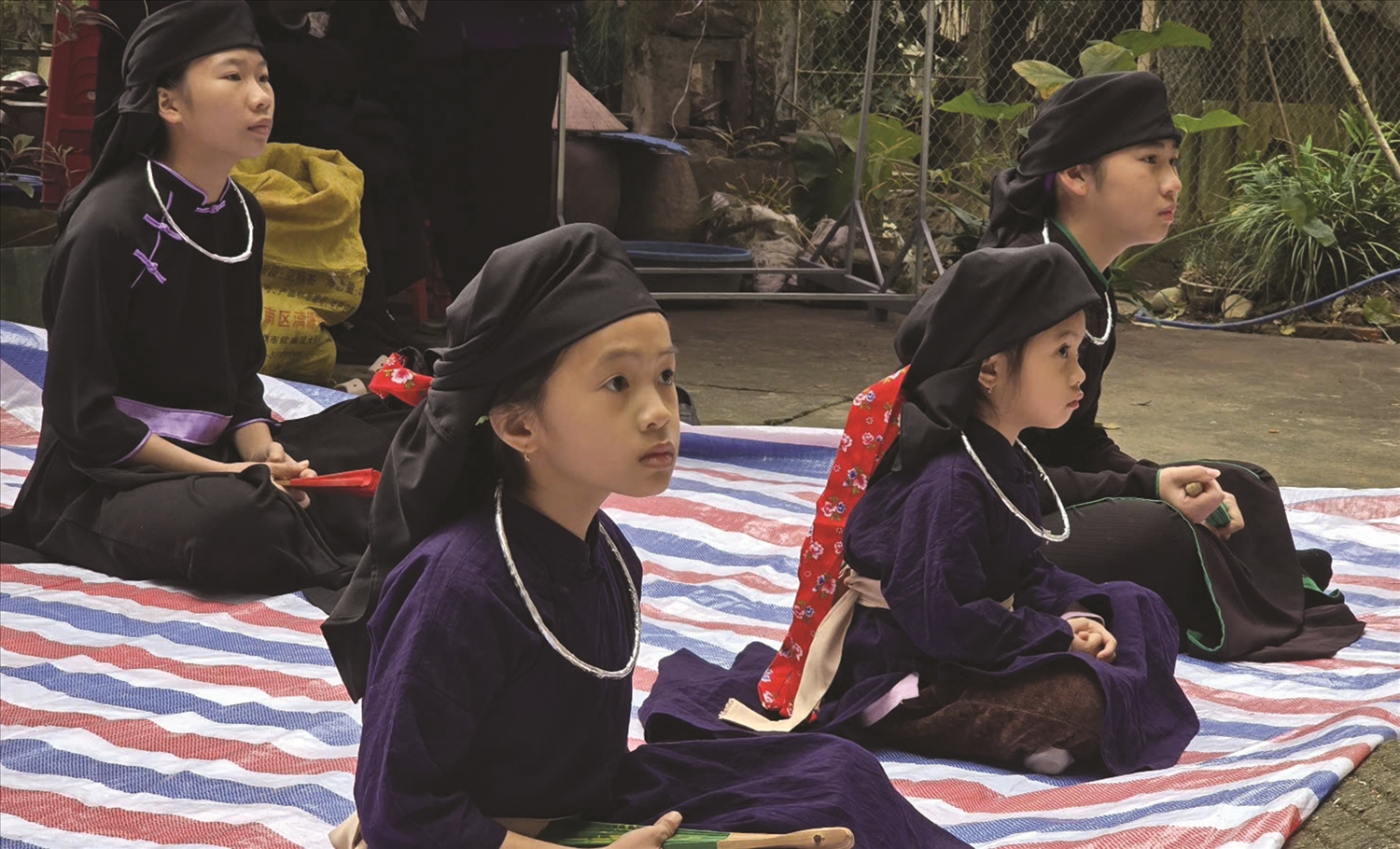 Người làm con tràng không phân biệt tuổi tác, chỉ cần có 