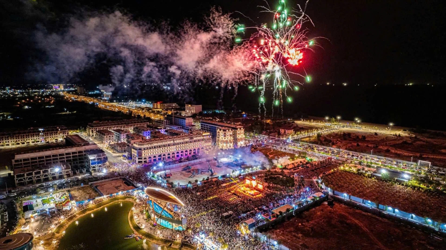 Trong Tuần lễ Văn Hóa- Du lịch Quảng Trị năm 2026 còn có bắn pháo hoa tầm thấp, diễn ra vào 22 giờ đến 22 giờ 10 phút các ngày 24/4 và 30/4/2026