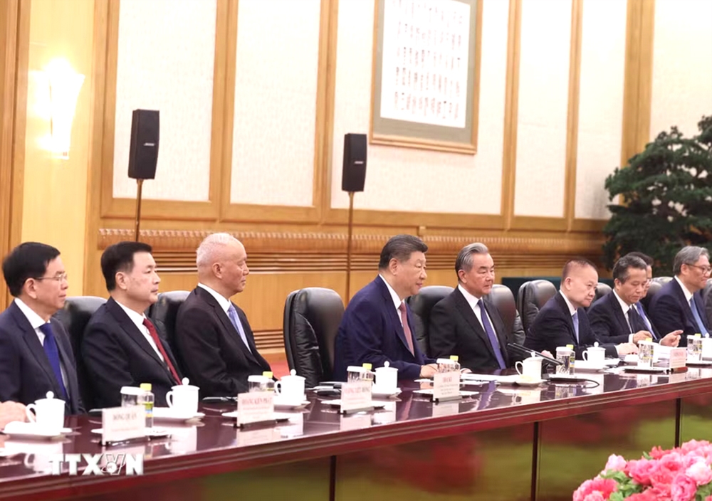 Tổng Bí thư, Chủ tịch nước Trung Quốc Tập Cận Bình và thành viên Đoàn cấp cao Trung Quốc tại cuộc hội đàm với Tổng Bí thư, Chủ tịch nước Tô Lâm và Đoàn cấp cao Việt Nam - Ảnh: TTXVN
