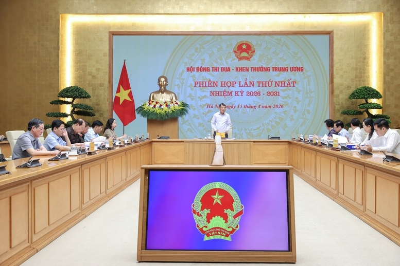 Thủ tướng: Thi đua trong giai đoạn mới phải gắn chặt với việc thực hiện, hoàn thành và vượt các chỉ tiêu phát triển kinh tế-xã hội, đặc biệt là thúc đẩy tăng trưởng 2 con số, phát triển nhanh, bền vững và nâng cao đời sống nhân dân - Ảnh: VGP/Nhật Bắc