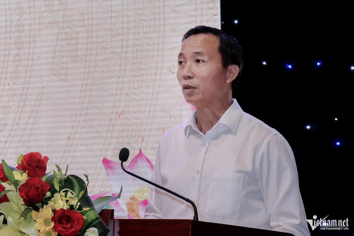 Ông Vũ Hoài Bắc, Trưởng ban Ban Tôn giáo Chính phủ (Bộ Dân tộc và Tôn giáo) trình bày báo cáo chuyên đề